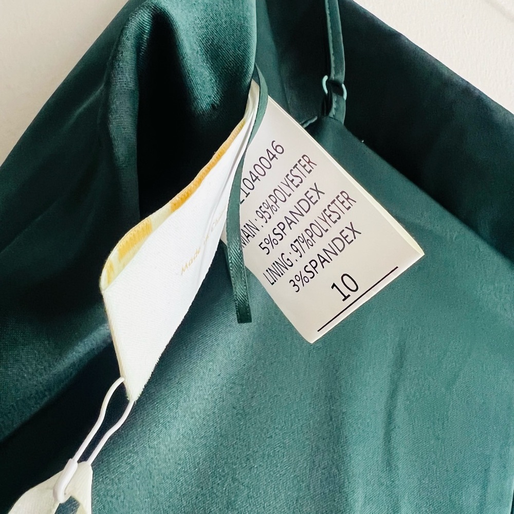 NWT DAZZLING LIGHTS MIDI DRESS - COWL NECK DRAPED DRESS IN EMERALD SATIN - Picture 7 of 7